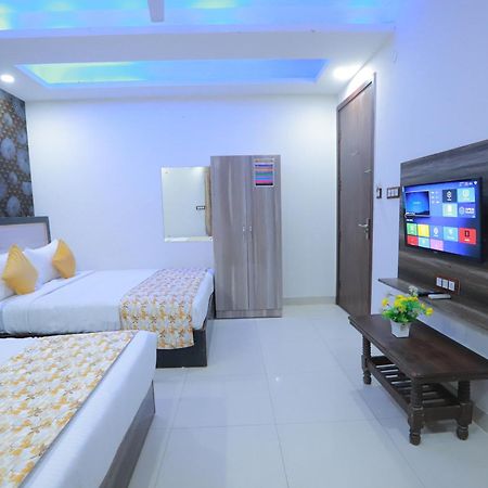 Oaks Inn Plaza Delhi Airport นิวเดลี ภายนอก รูปภาพ