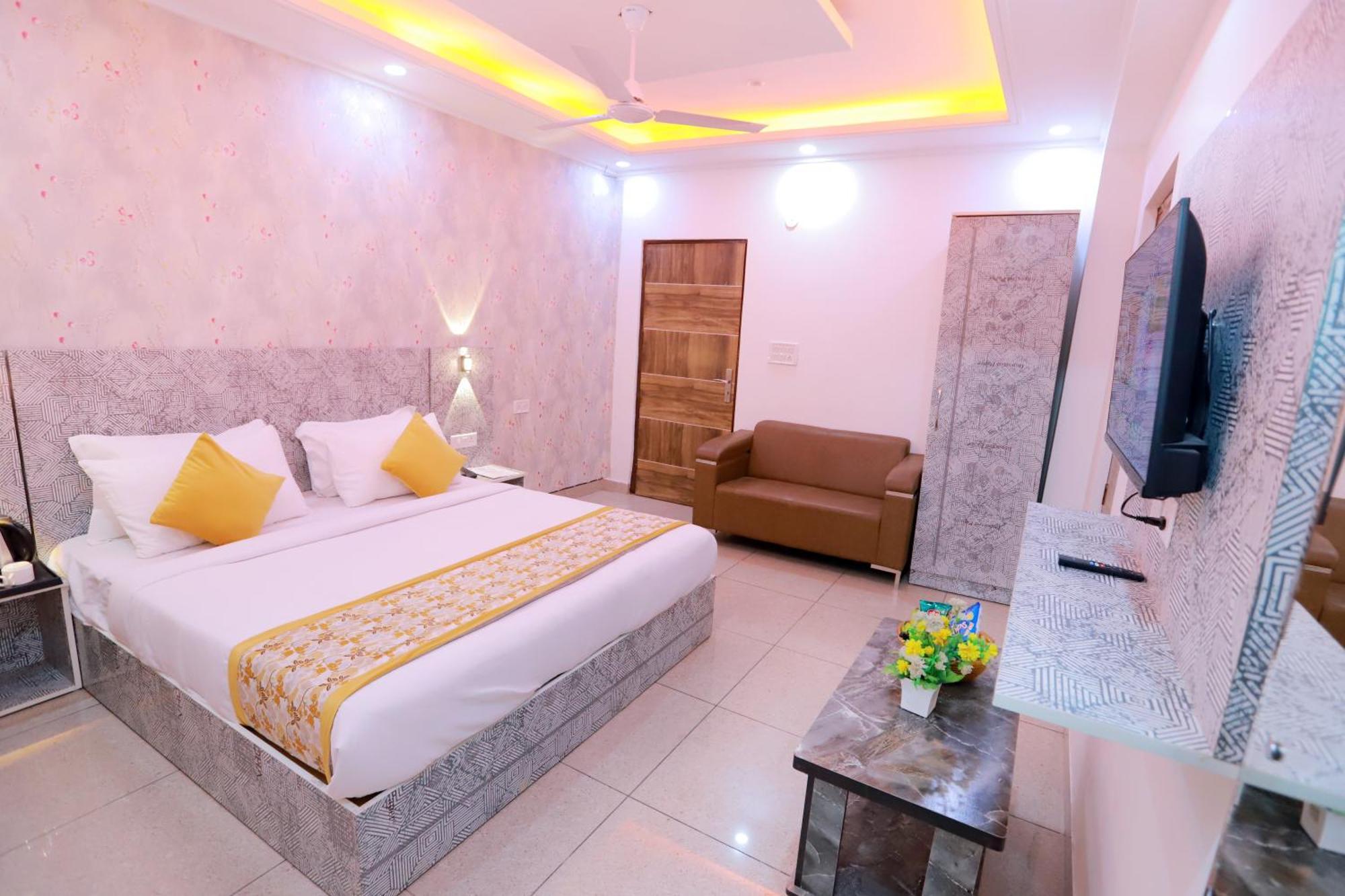 Oaks Inn Plaza Delhi Airport นิวเดลี ภายนอก รูปภาพ