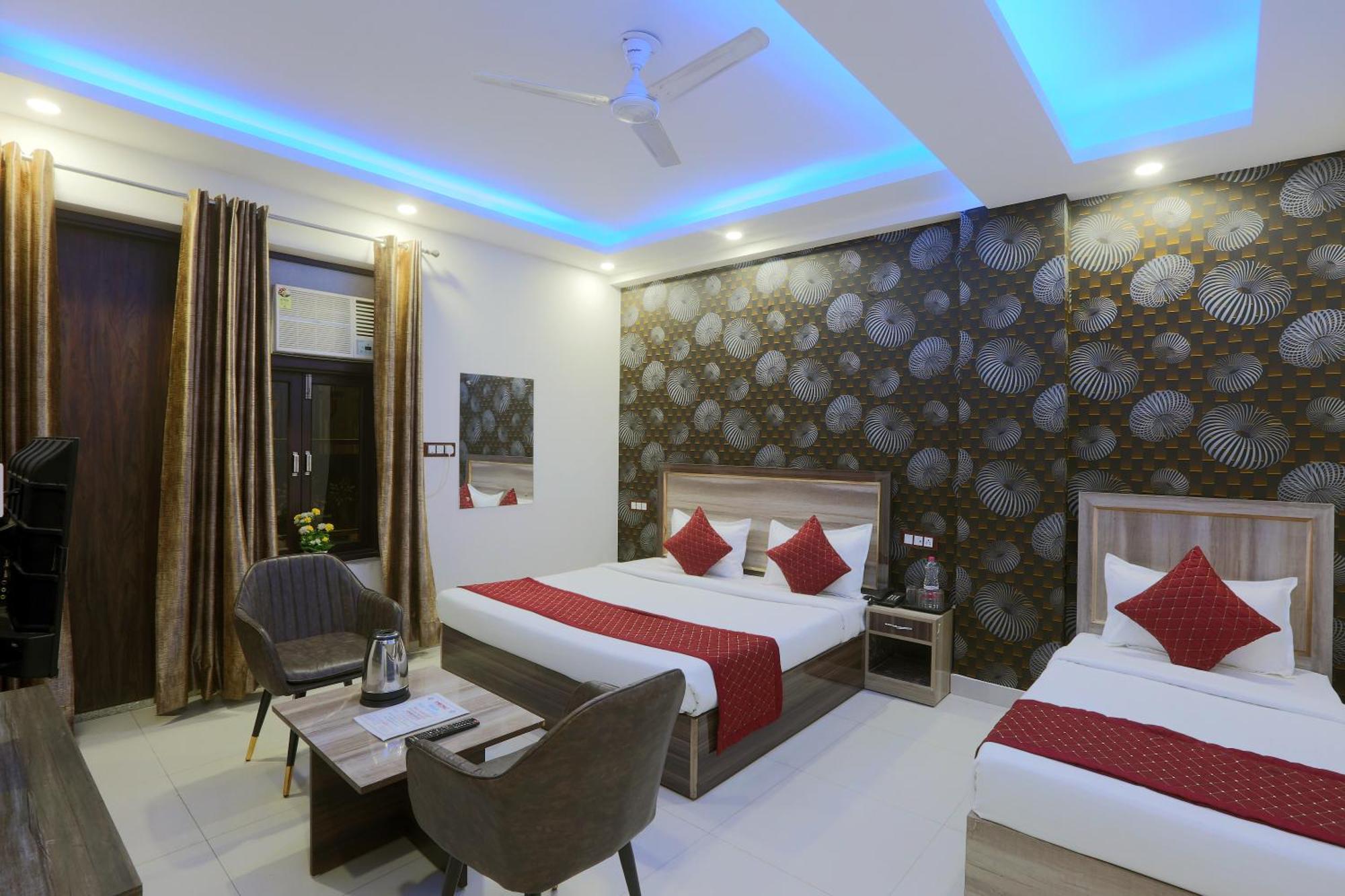 Oaks Inn Plaza Delhi Airport นิวเดลี ภายนอก รูปภาพ