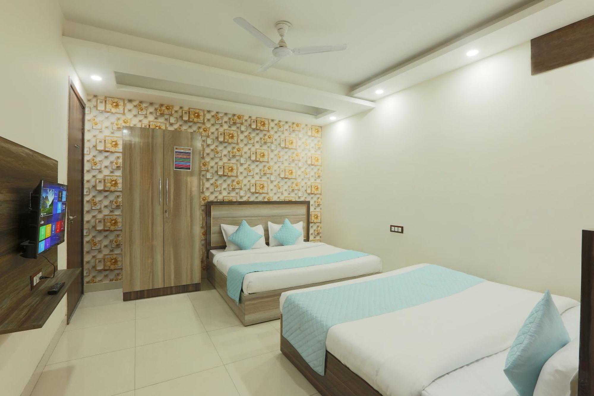 Oaks Inn Plaza Delhi Airport นิวเดลี ภายนอก รูปภาพ