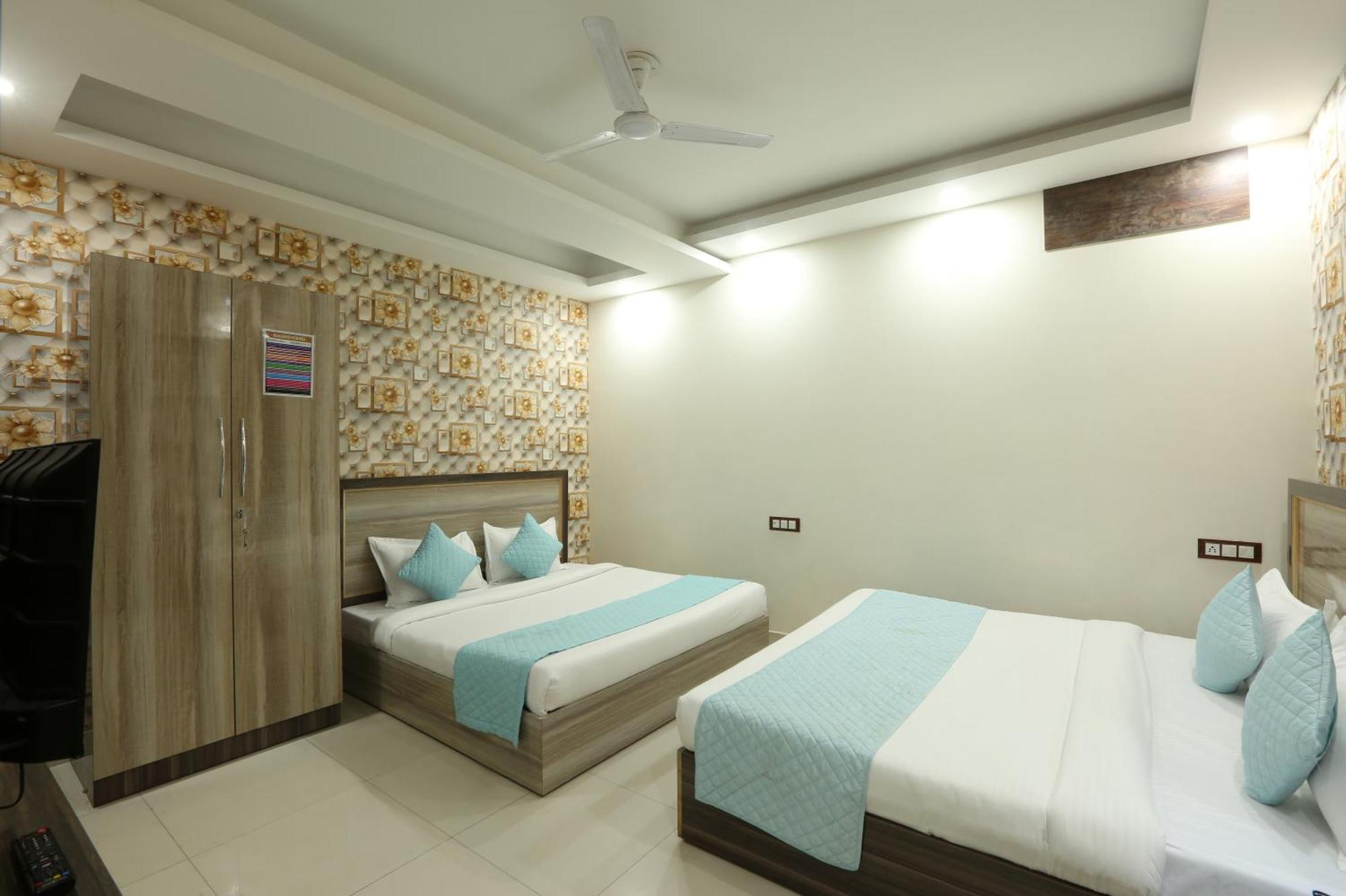 Oaks Inn Plaza Delhi Airport นิวเดลี ภายนอก รูปภาพ