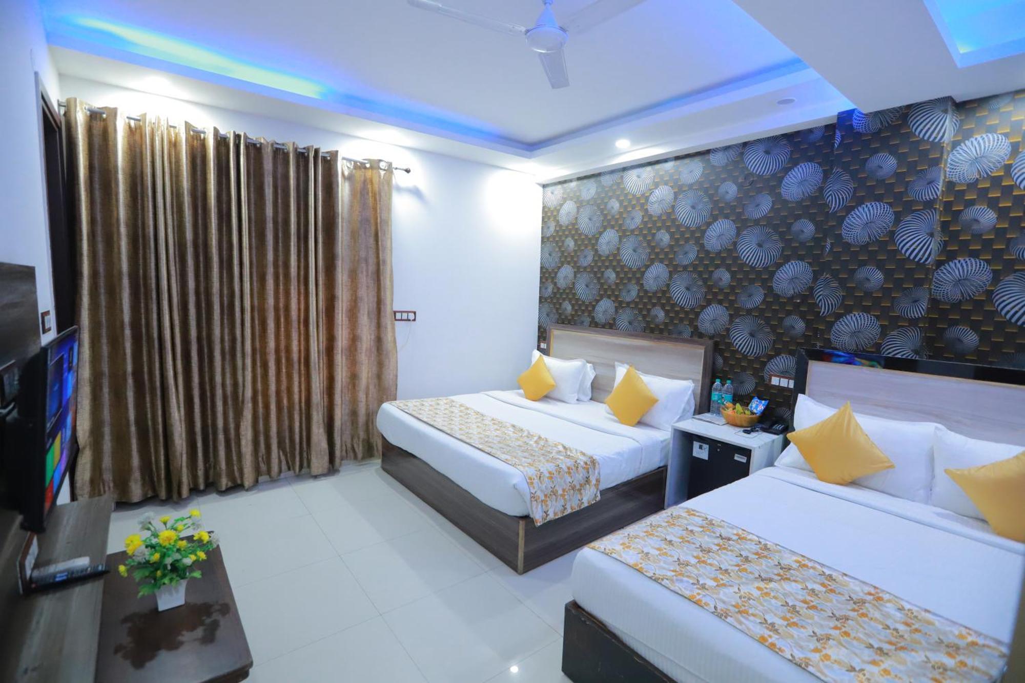 Oaks Inn Plaza Delhi Airport นิวเดลี ภายนอก รูปภาพ