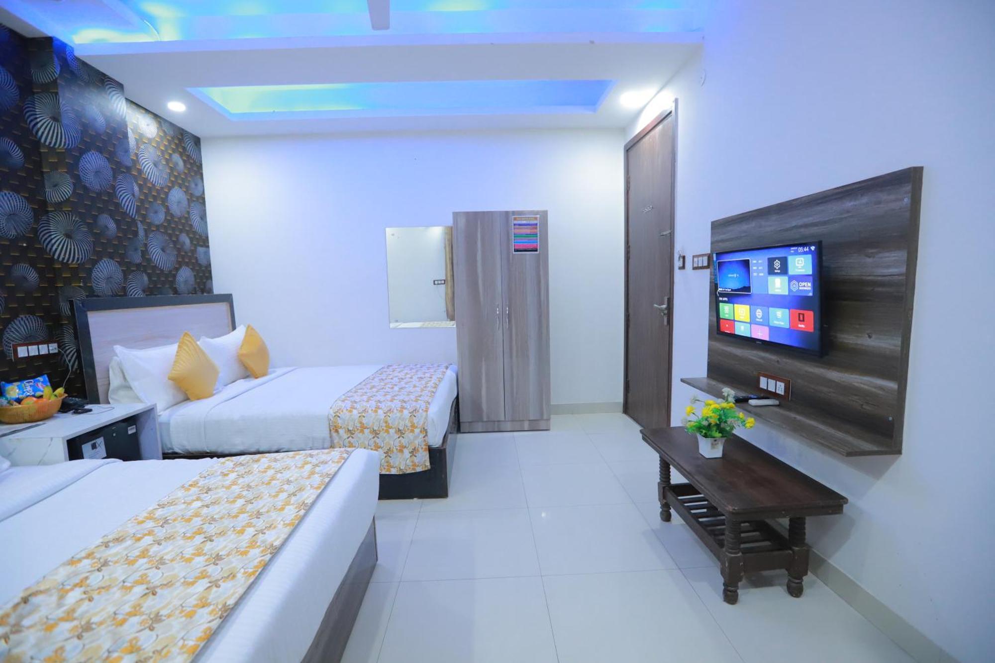 Oaks Inn Plaza Delhi Airport นิวเดลี ภายนอก รูปภาพ